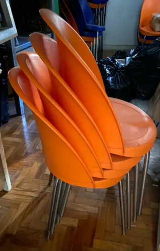 4 cadeiras italianas AZUL ou laranja modelo Boston