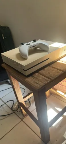 Vendo Xbox One S 500 GB e 1 controle