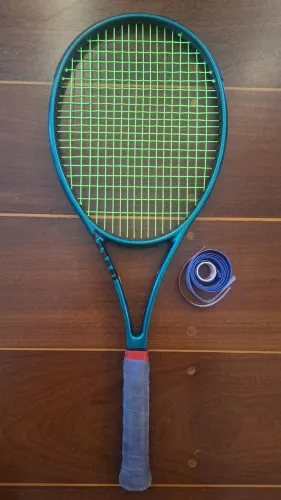 Raquete de tênis Wilson Blade V9 18x20 300g