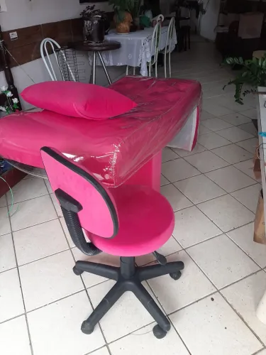 Vende se uma cama de estética nova!