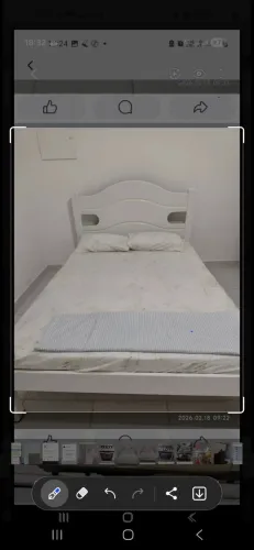 Cama de casal branca em MDF