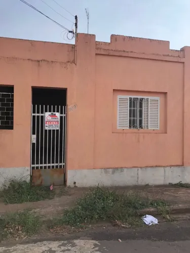 São Joaquim, 2 dormitórios, próximo ao centro, R$:700,00