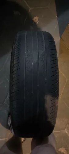 Pneu meia vida em excelente estado