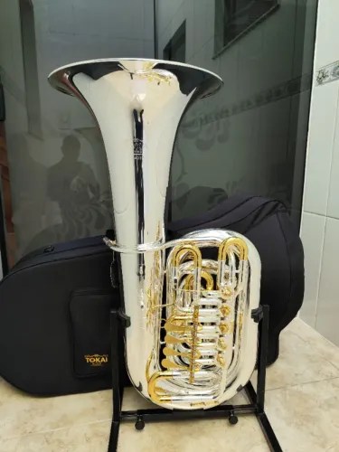 Tuba 4/4 Tokai TB-402PG 5 Rotores em Dó - Prata c/ Dourado - NOVA