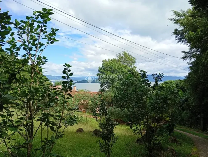 Terreno com Vista Mar em Florianópolis 1.800m² de Natureza e Exclusividade