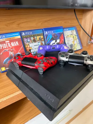 PlayStation 4 3 controles 4 jogos