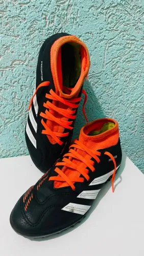 Chuteira Adidas predator laranja número 38