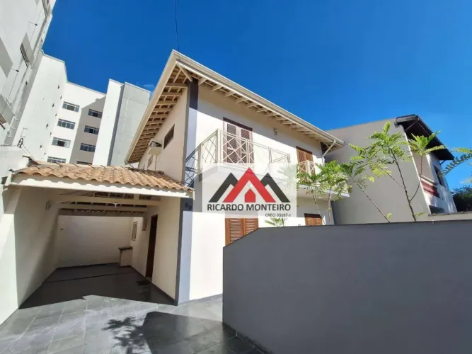 Casa com 3 dormitórios para alugar, 158 m² por R$ 2900/mês - São Benedito - Pindamonhangab