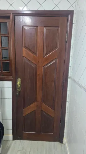Portas em madeira IPÊ, com portal, fechadura e dobradiças 