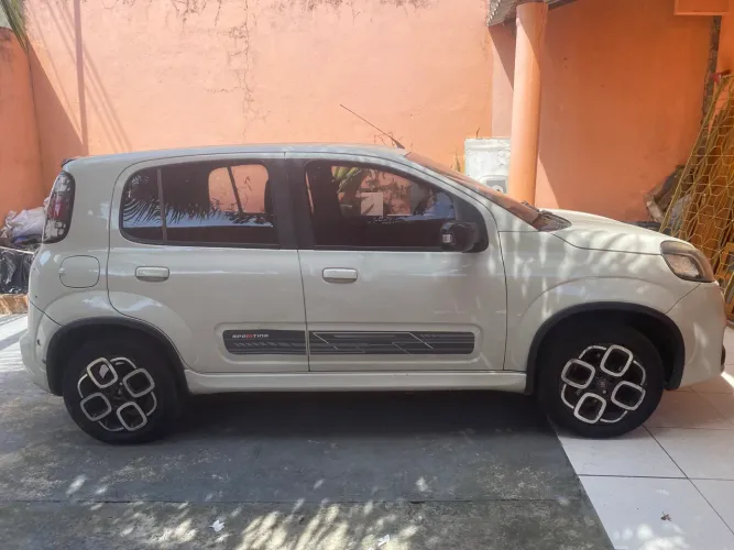 Fiat Uno Sporting Dualogic 1.4 EVO Flex 8V 4P 2015