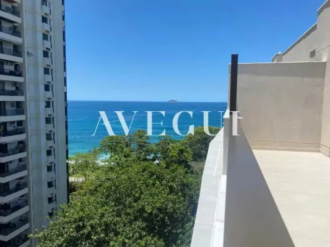 Cobertura duplex vista mar em Copacabana à venda na quadra da praia - 174m2