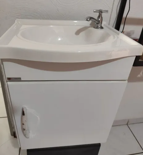 Vendo armário banheiro já com pia e conexões