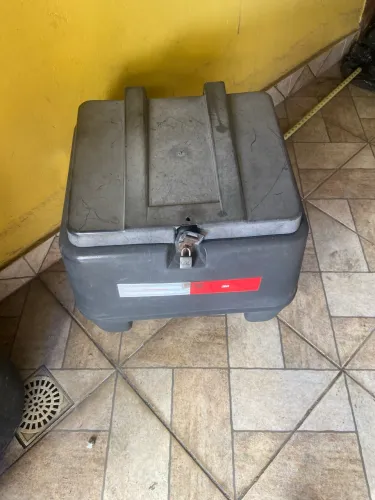Baú 80 Litros Com Suporte