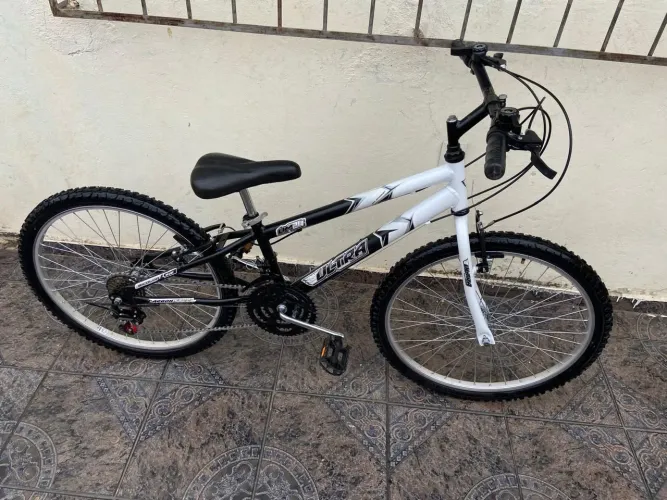 Bicicleta aro 24 infantil ultra 18 marchas em Excelente estado!!