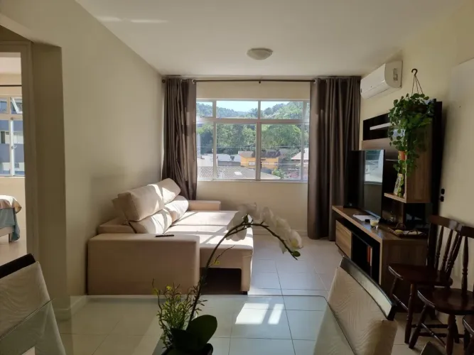 Ótimo apartamento de 2 dormitórios para locação no bairro Itacorubi!