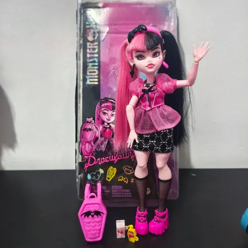 draculaura day out
