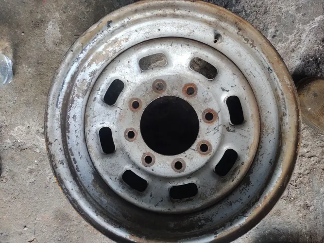 Roda da caminhonete Ford f250 e 350 aro 16