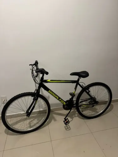 Vendo bicicleta preta nova Houston 21 marchas aro 26