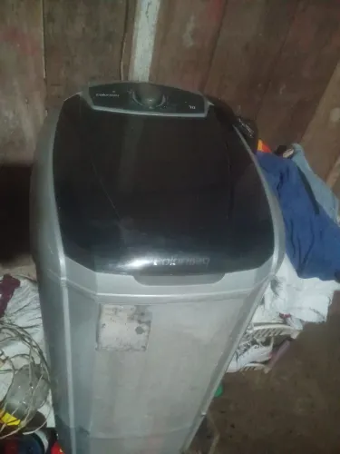 Vende-se uma máquina de lavar em boas condições de uso interessados por favor