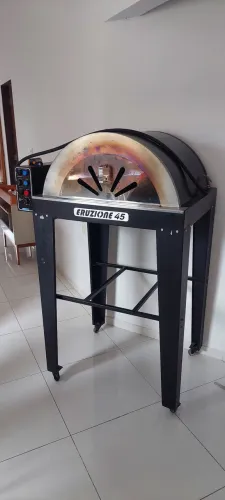 Forno eruzione pizza