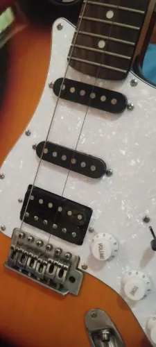 Guitarra Memphis mg32, SSH, (troco por violão)