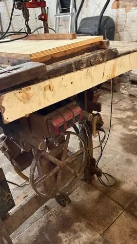 Vendo Currupio / Mesa Multifuncional de Marceneiro Antiga com Motor e Furadeira