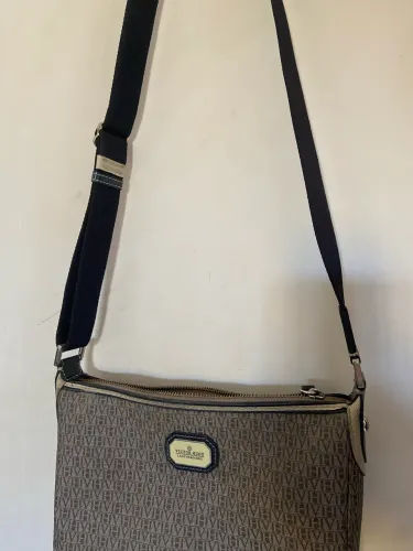 Bolsa tira colo Victor Hugo