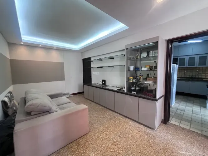 APARTAMENTO TODO REFORMADO DISPONÍVEL para LOCAÇÃO no BAIRRO do UMARIZAL