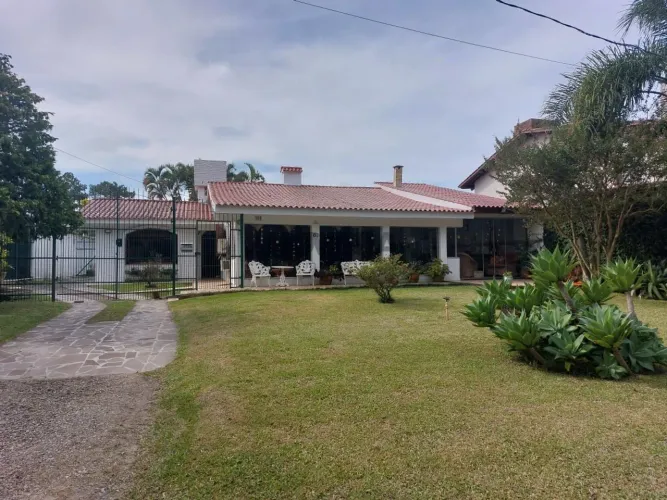 Casa 4 dormitórios para vender ou alugar Laranjal Pelotas/RS