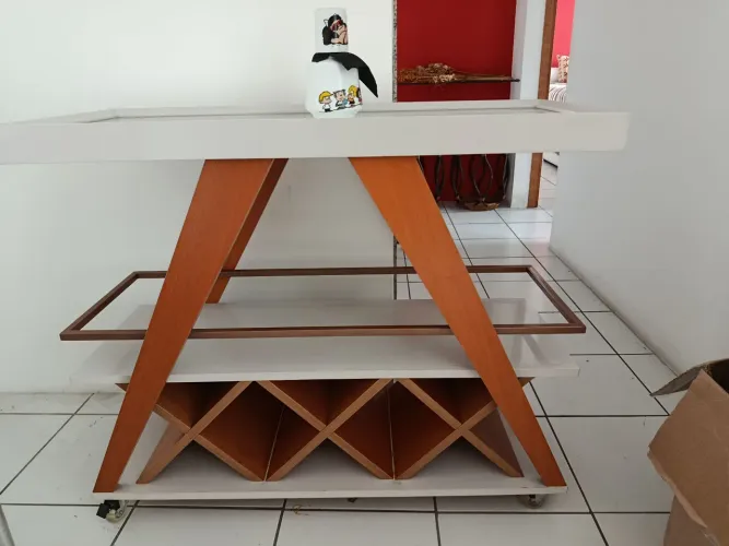 BAR / ADEGA COM RODÍZIOS 