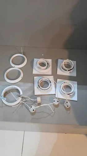 Kit com 7 Spots de Embutir Direcionáveis - Brancos (Com Soquetes)