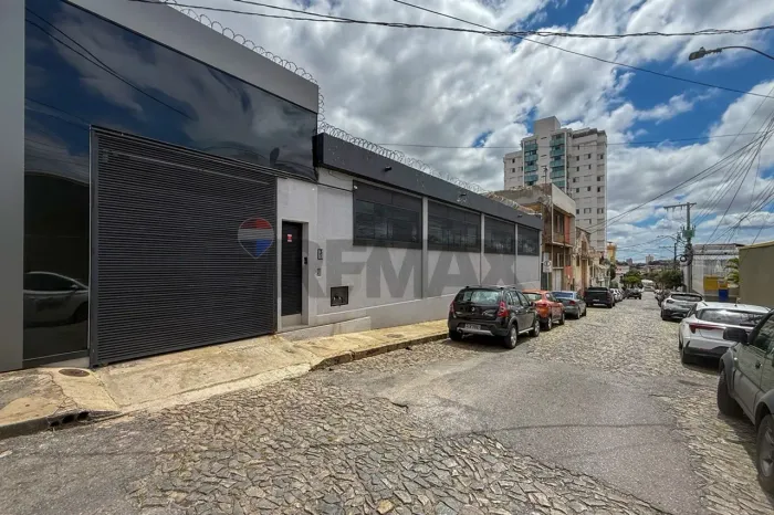 GALPÃO / SEDE EMPRESARIAL DIFERENCIADA CARLOS PRATES