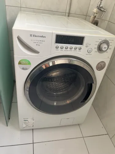 Lava e Seca Electrolux Eco Turbo 9kg - Excelente Estado