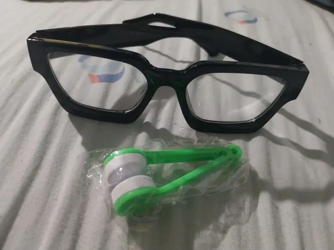 Kit armação estilo retrô ,mais escova limpa óculos 