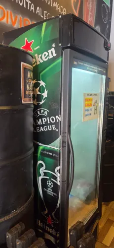Cervejeira 589 litros, cabe 8 caixas de cerveja 600ml