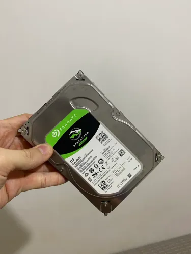 Hd Seagate Barracuda 1tb 7200rpm Cache 32mb Sata 6 Gb/s Cor Prata