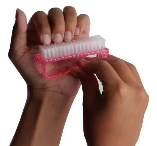Pacote com 10 escovinhas de limpeza de unhas.