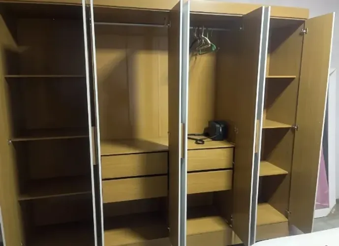 Guarda roupa grande semi novo