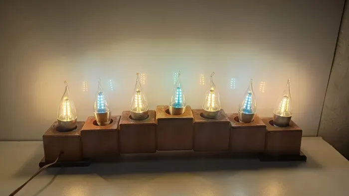 candelabro menorá elétrico de madeira com 7 lâmpadas LED em forma de chama 50 cm