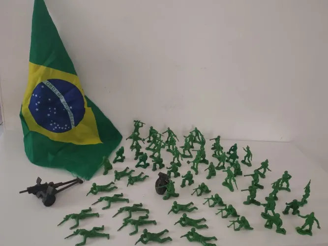 Kit soldadinhos de chumbo +  brinquedos miniatura!!!