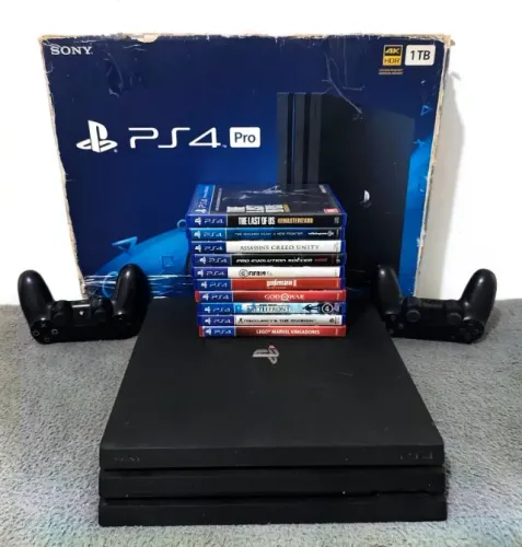 PS4 Pro 4k c/ Caixa e 10 jogos - Ac cartão