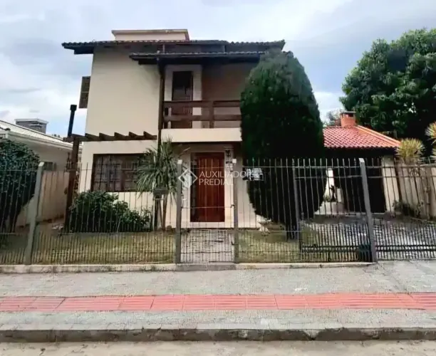 Auxiliadora Predial aluga Excelente casa com 3 quartos, sendo 1 suíte no bairro Carianos