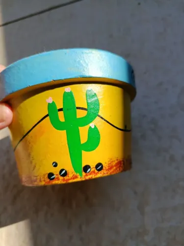 Vaso decorativo de argila com pintura artesanal 