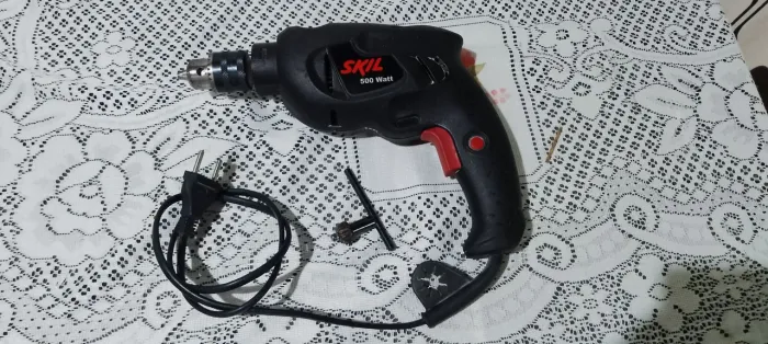 Furadeira skil semi nova