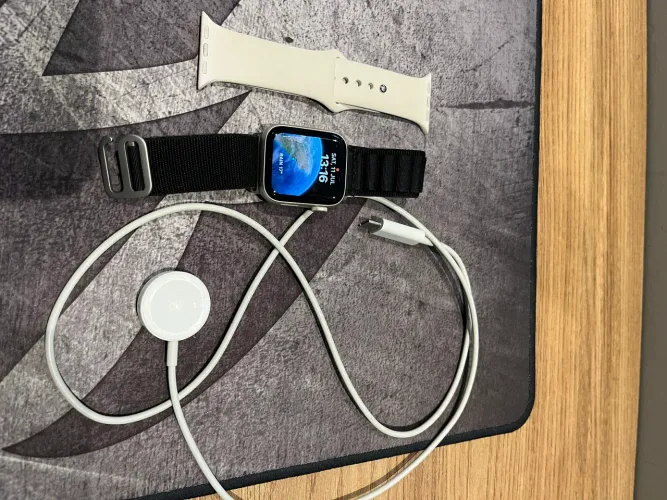 Apple Watch SE 42mm - 2 pulseiras + carregador