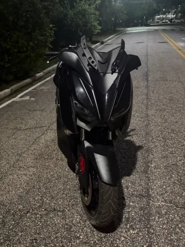 Xmax 250 darth vader apenas 2mil km rodados