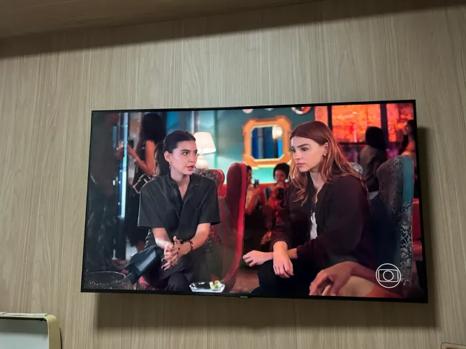 Samsung 50? Crystal UHD 4K (UN50TU8000) Smart + controle