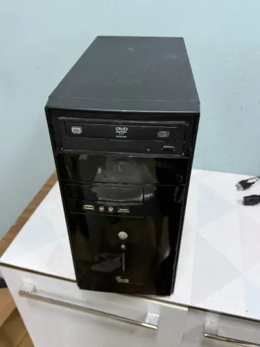 Computador Intel Celeron (Apenas a CPU Torre)