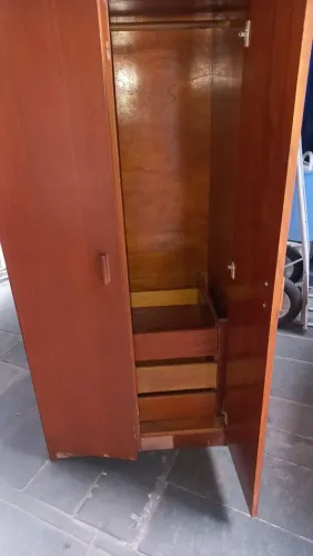 Guarda roupa de madeira casal 