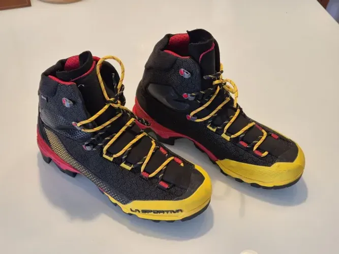 Bota La Sportiva Aequilibrium ST GTX